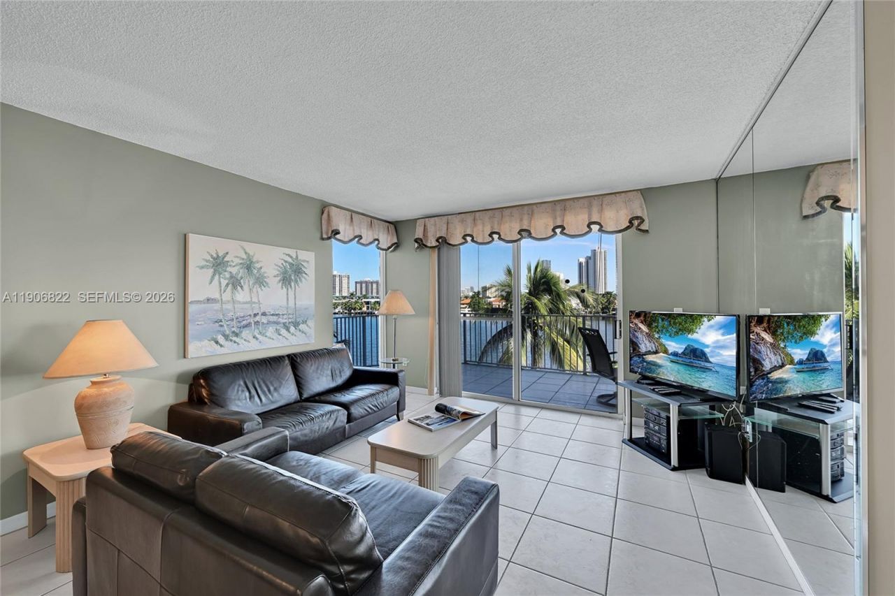 18260 N Bay Rd, Unit 420, Sunny Isles Beach, FL 33160 Photo