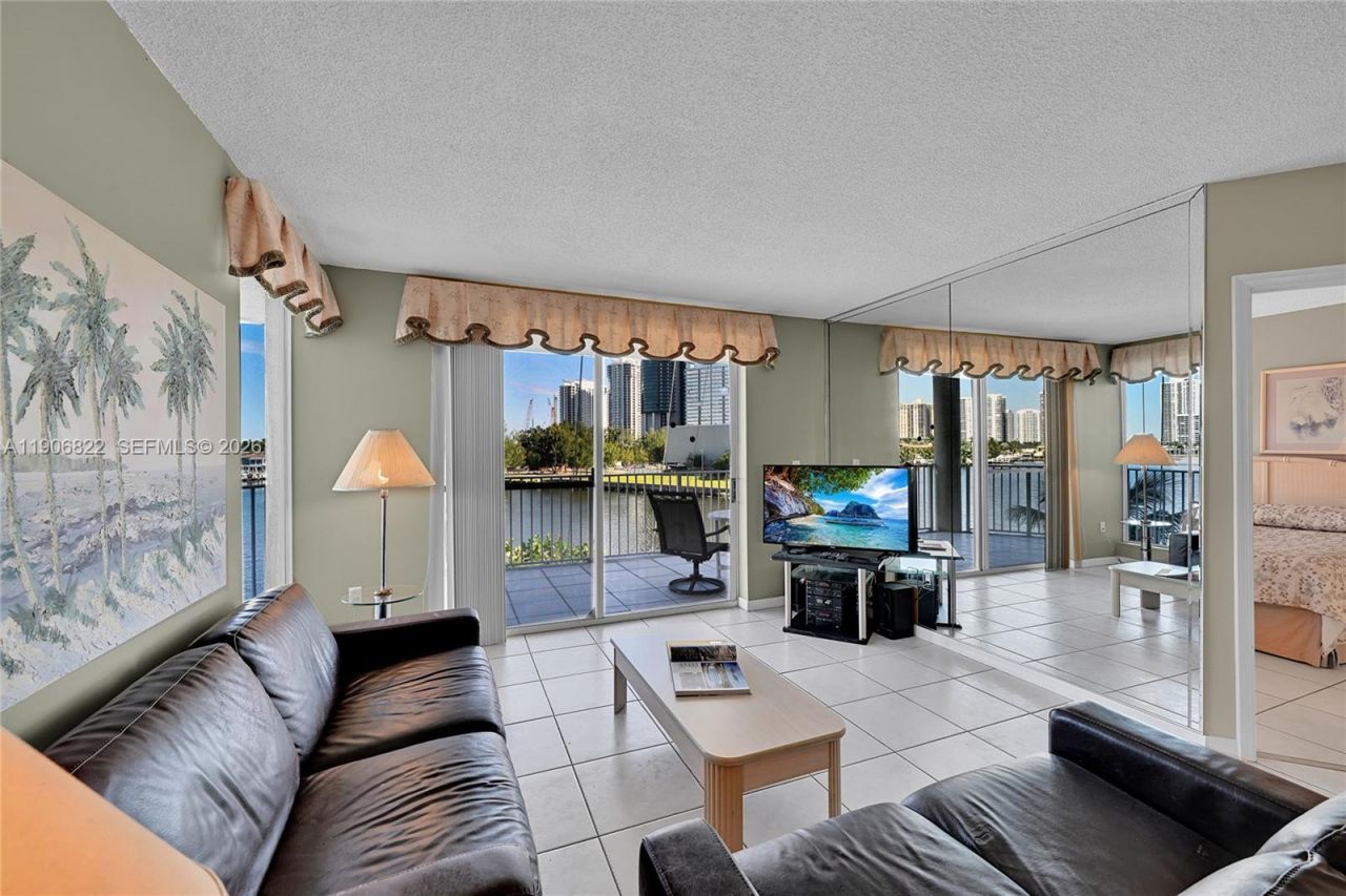 18260 N Bay Rd, Unit 420, Sunny Isles Beach, FL 33160 Photo