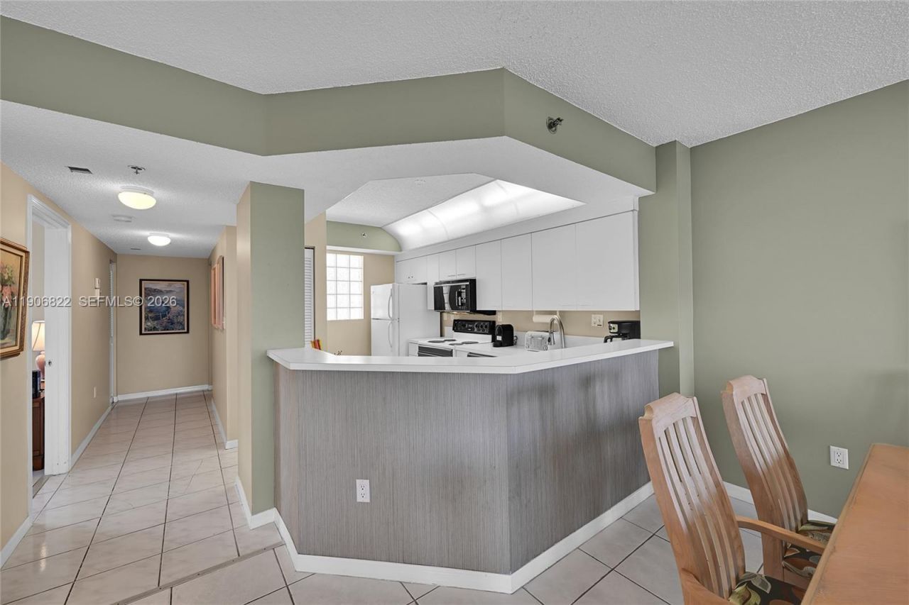 18260 N Bay Rd, Unit 420, Sunny Isles Beach, FL 33160 Photo