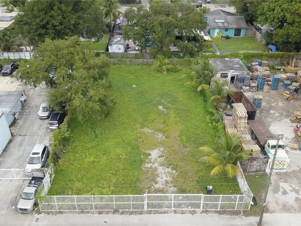 3039 NW 54th St, Miami, FL 33142