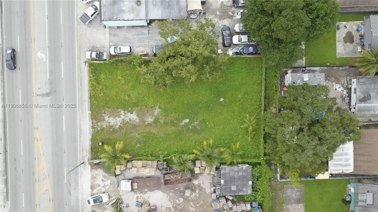 3039 NW 54th St, Miami, FL 33142 Photo