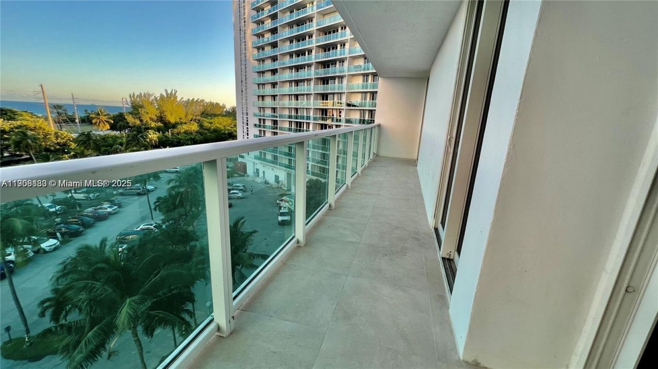100 Bayview Dr, Unit 607, Sunny Isles Beach, FL 33160 Photo