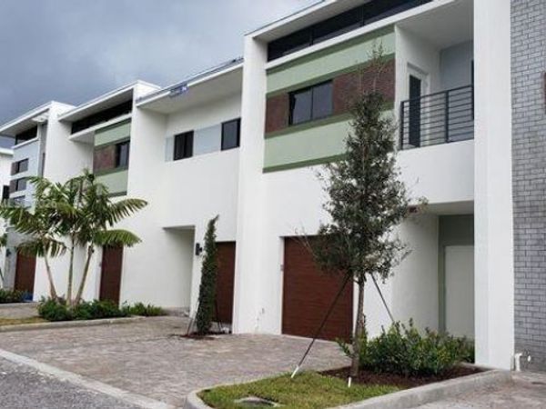 4500 NW 8th Pl, Plantation, FL 33317