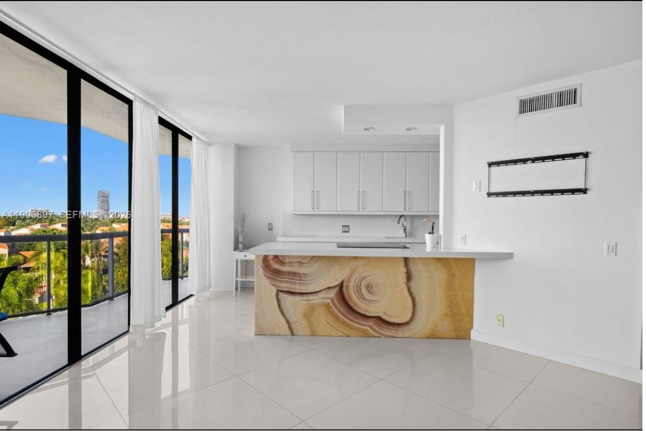 3610 Yacht Club Dr, Unit 609, Aventura, FL 33180 Photo