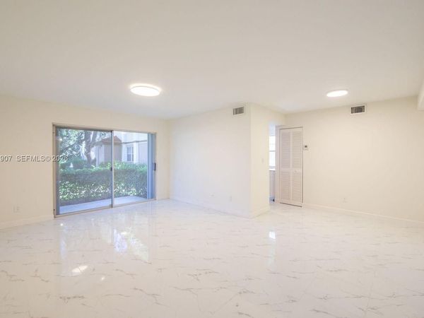 11250 SW 13th St, Unit 104, Pembroke Pines, FL 33025