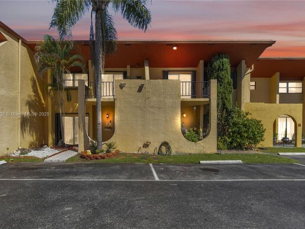13715 SW 84th St, Unit F, Miami, FL 33183