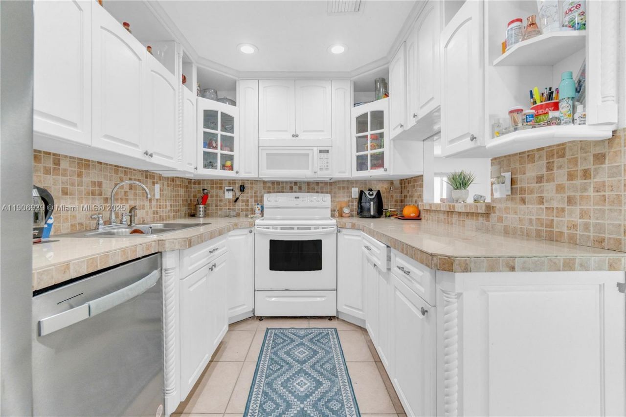 13715 SW 84th St, Unit F, Miami, FL 33183 Photo