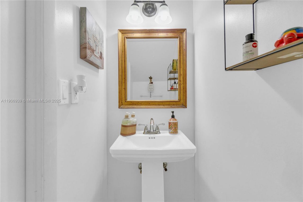 13715 SW 84th St, Unit F, Miami, FL 33183 Photo