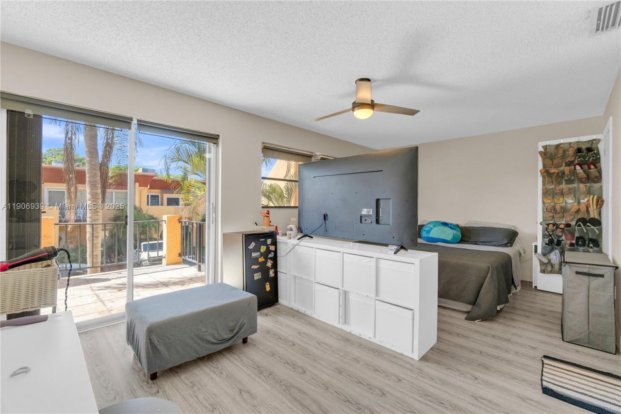 13715 SW 84th St, Unit F, Miami, FL 33183 Photo