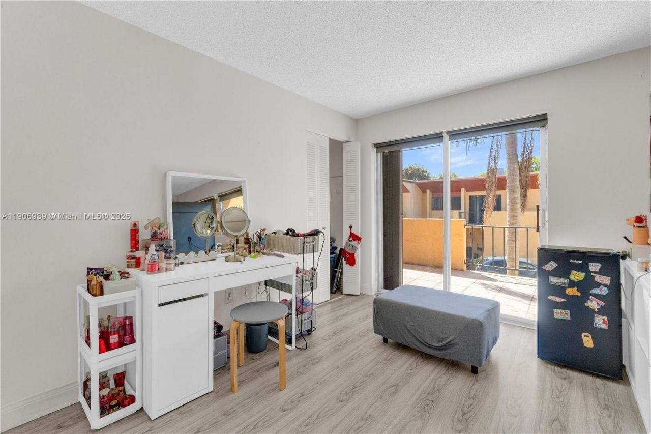 13715 SW 84th St, Unit F, Miami, FL 33183 Photo