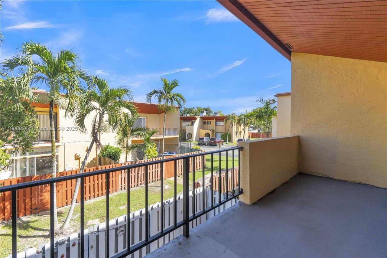 13715 SW 84th St, Unit F, Miami, FL 33183 Photo