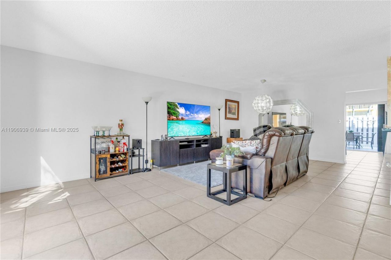 13715 SW 84th St, Unit F, Miami, FL 33183 Photo