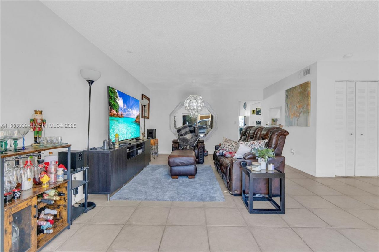 13715 SW 84th St, Unit F, Miami, FL 33183 Photo