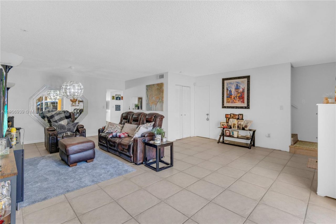 13715 SW 84th St, Unit F, Miami, FL 33183 Photo