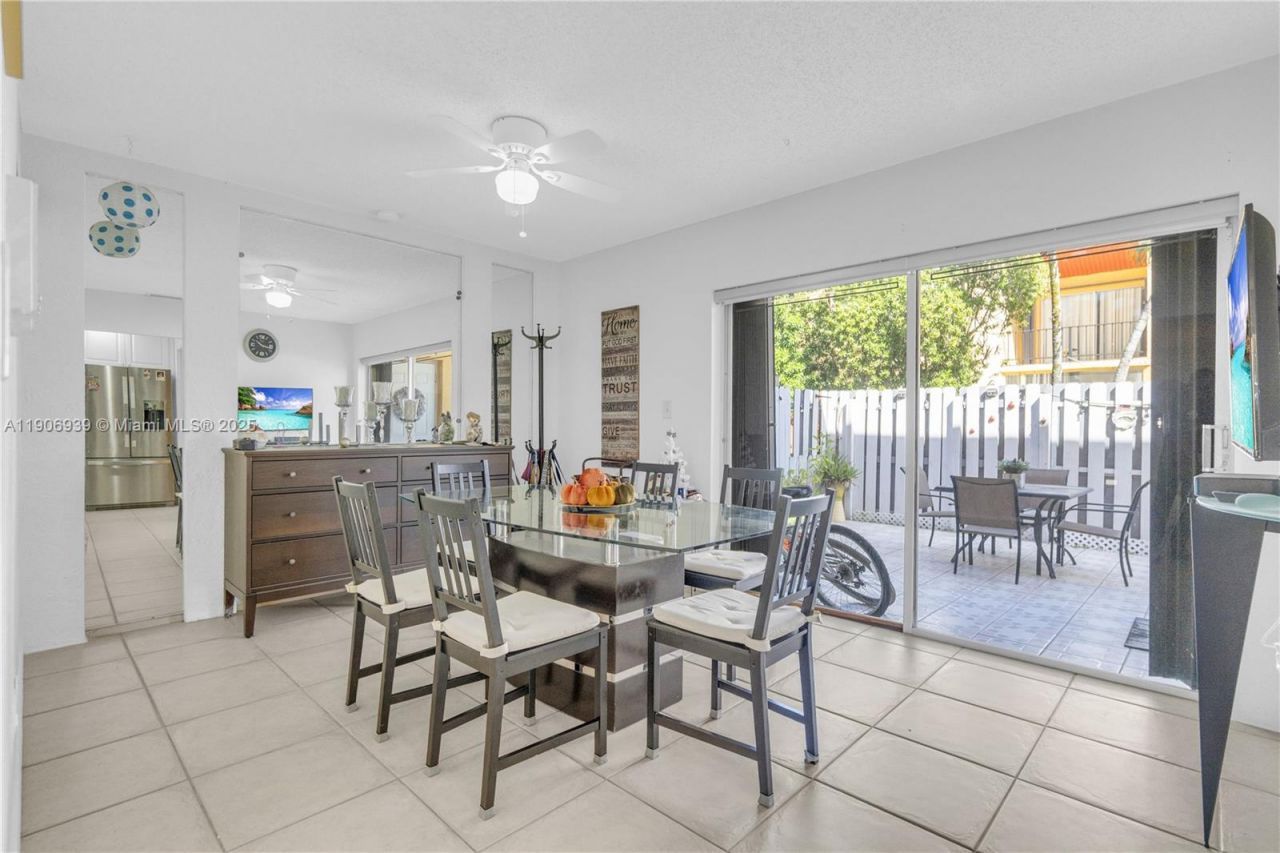 13715 SW 84th St, Unit F, Miami, FL 33183 Photo