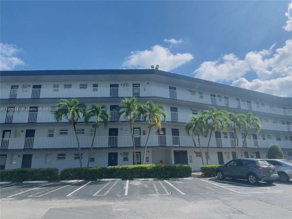 443 NE 195th St, Unit 338, Miami, FL 33179