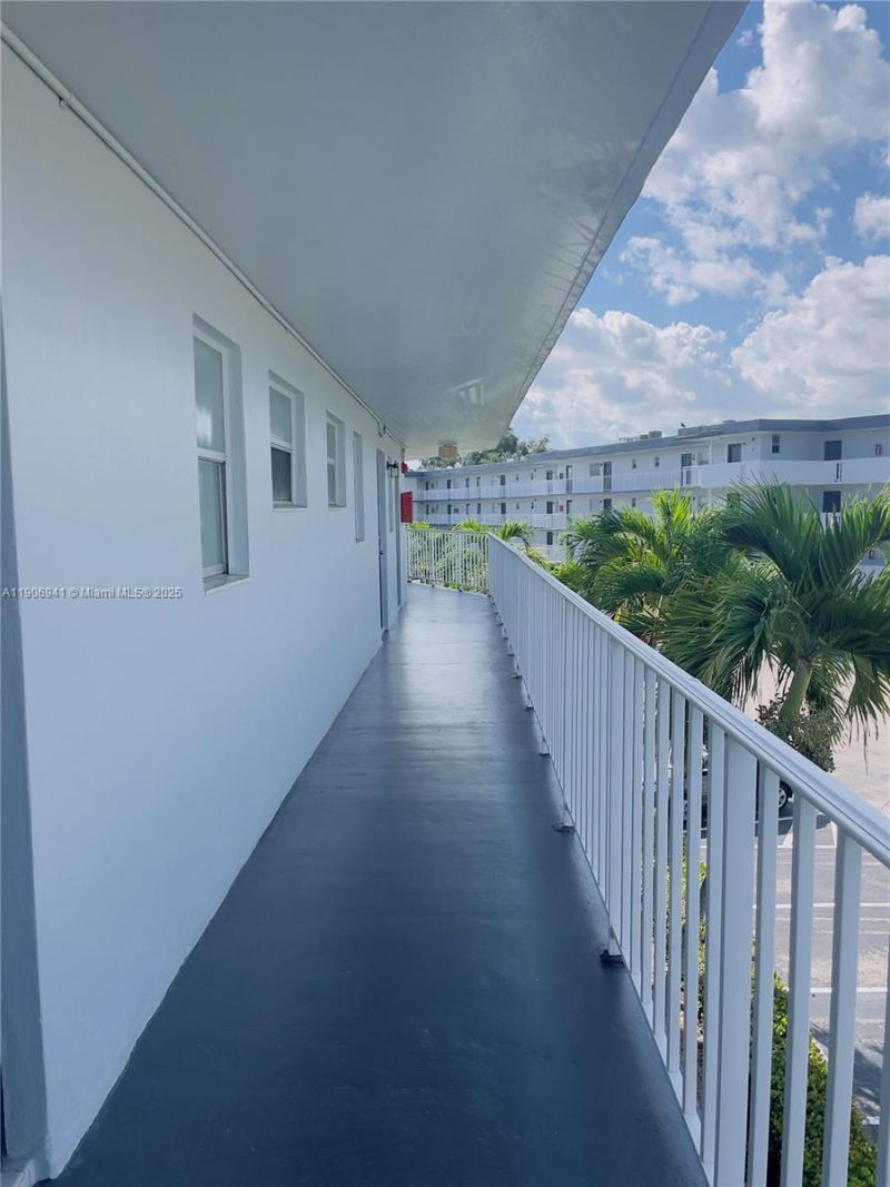 443 NE 195th St, Unit 338, Miami, FL 33179 Photo