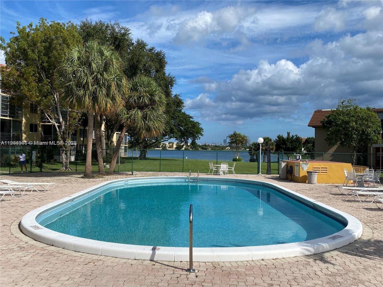 443 NE 195th St, Unit 338, Miami, FL 33179 Photo