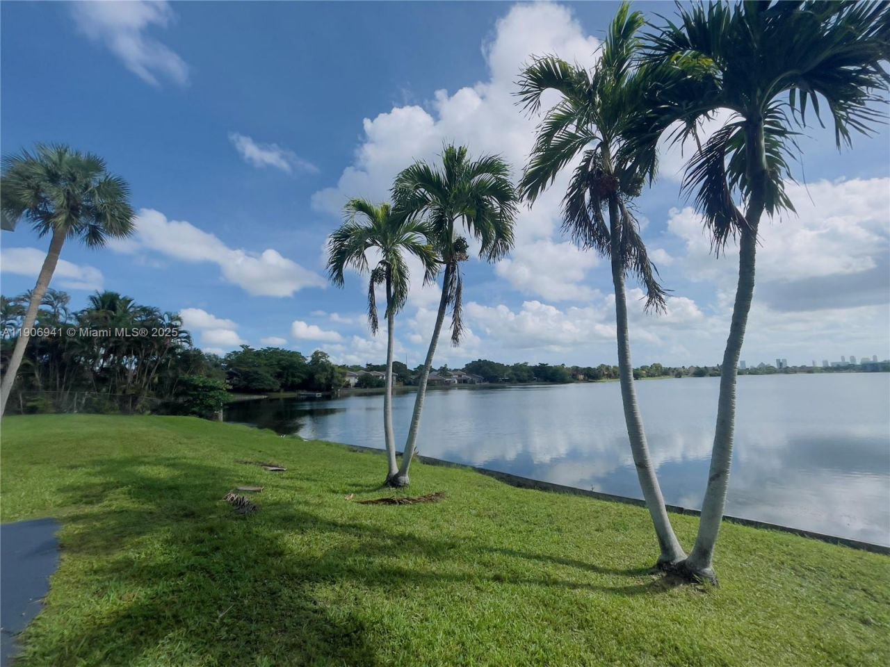 443 NE 195th St, Unit 338, Miami, FL 33179 Photo