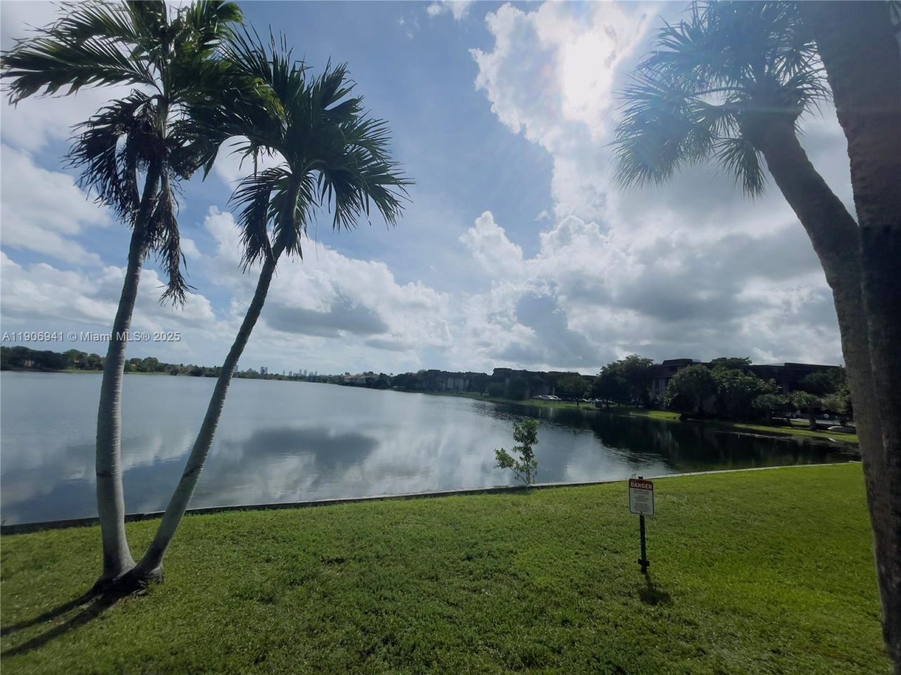 443 NE 195th St, Unit 338, Miami, FL 33179 Photo