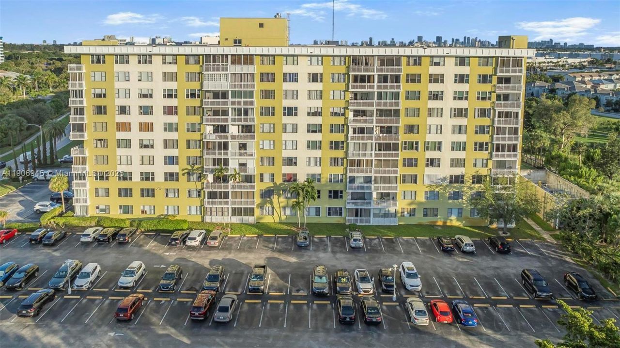 4400 Hillcrest Dr, Unit 912B, Hollywood, FL 33021 Photo