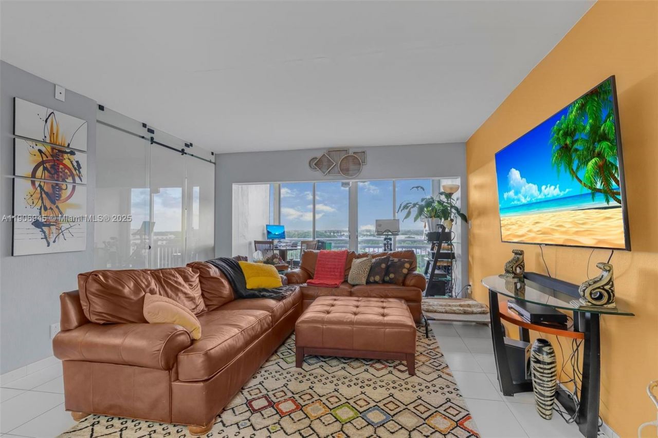 4400 Hillcrest Dr, Unit 912B, Hollywood, FL 33021 Photo