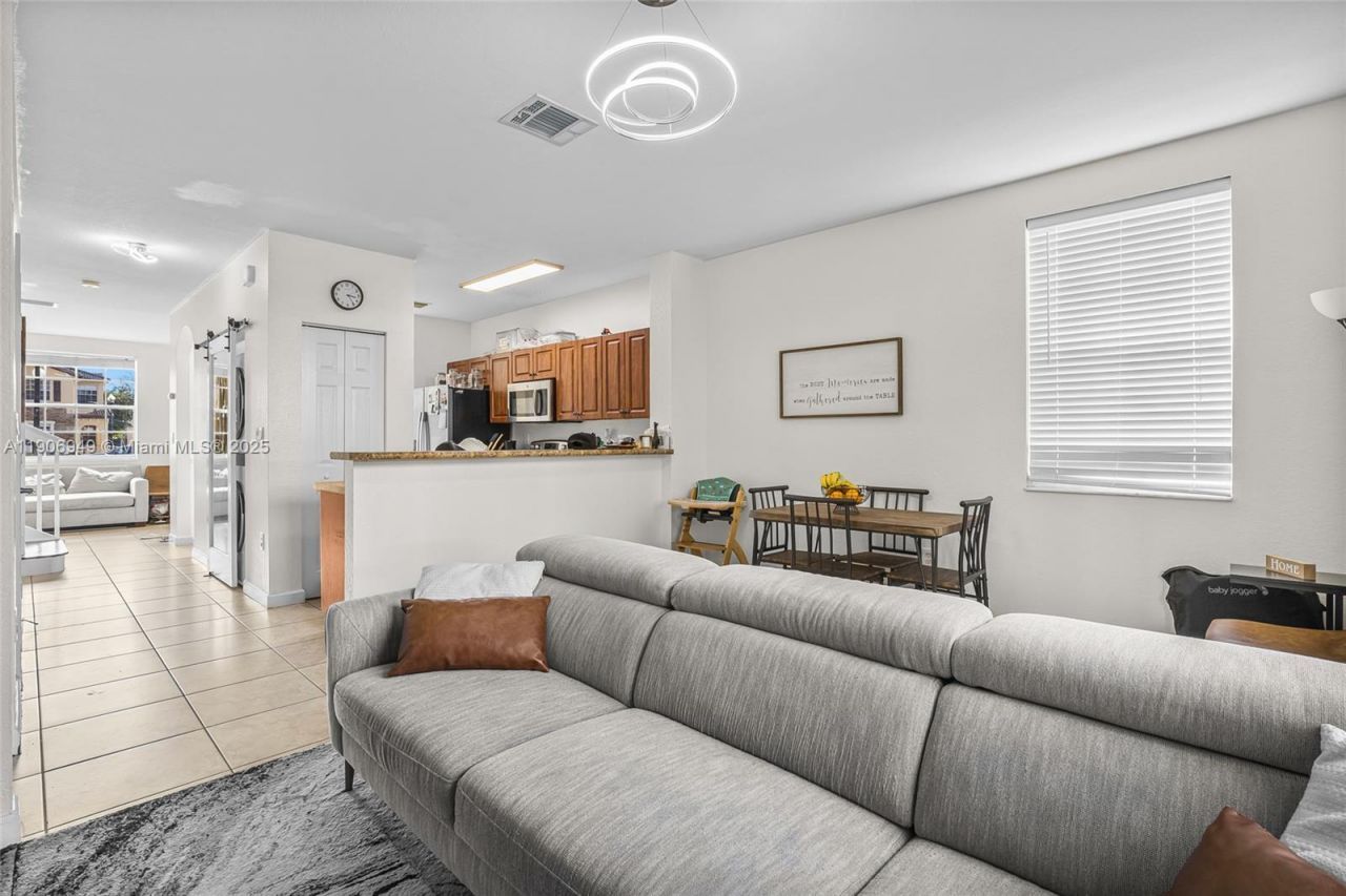 9239 SW 227th St, Unit 1, Cutler Bay, FL 33190 Photo