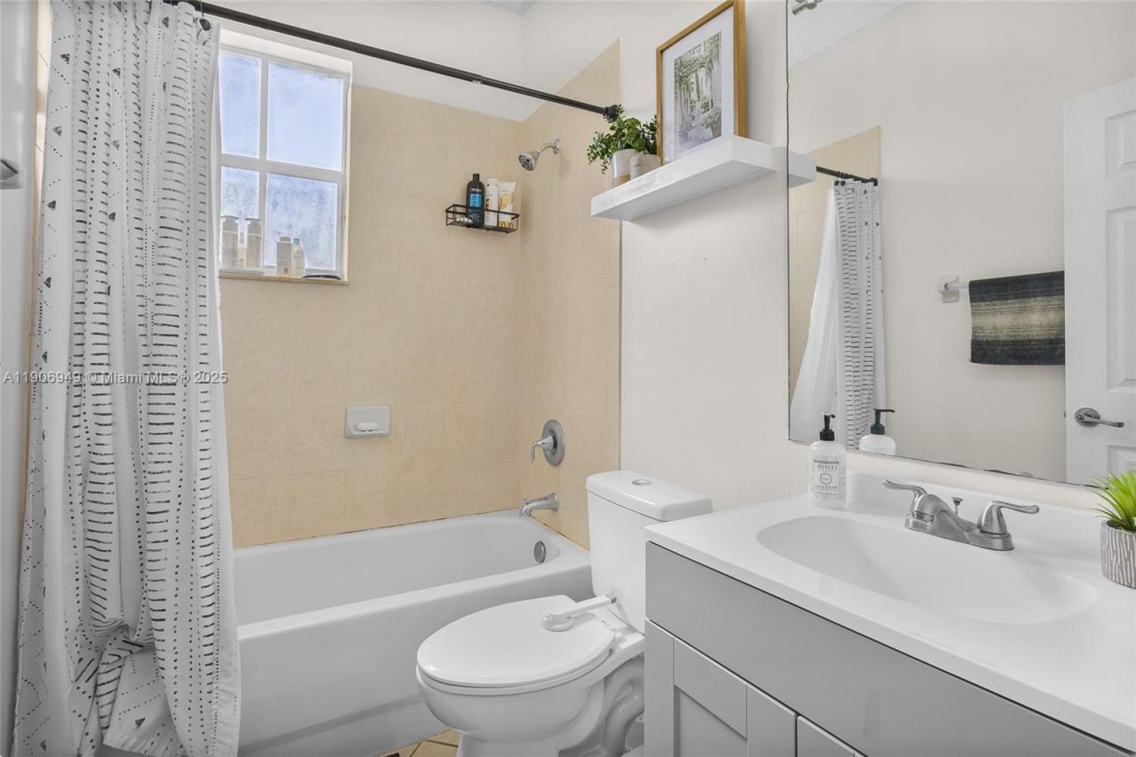 9239 SW 227th St, Unit 1, Cutler Bay, FL 33190 Photo