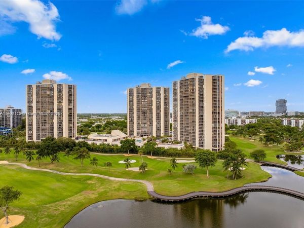 20379 W Country Club Dr, Unit 737, Aventura, FL 33180