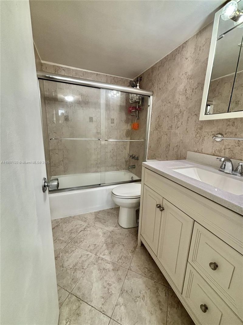 6801 Indian Creek Dr, Unit 402, Miami Beach, FL 33141 Photo