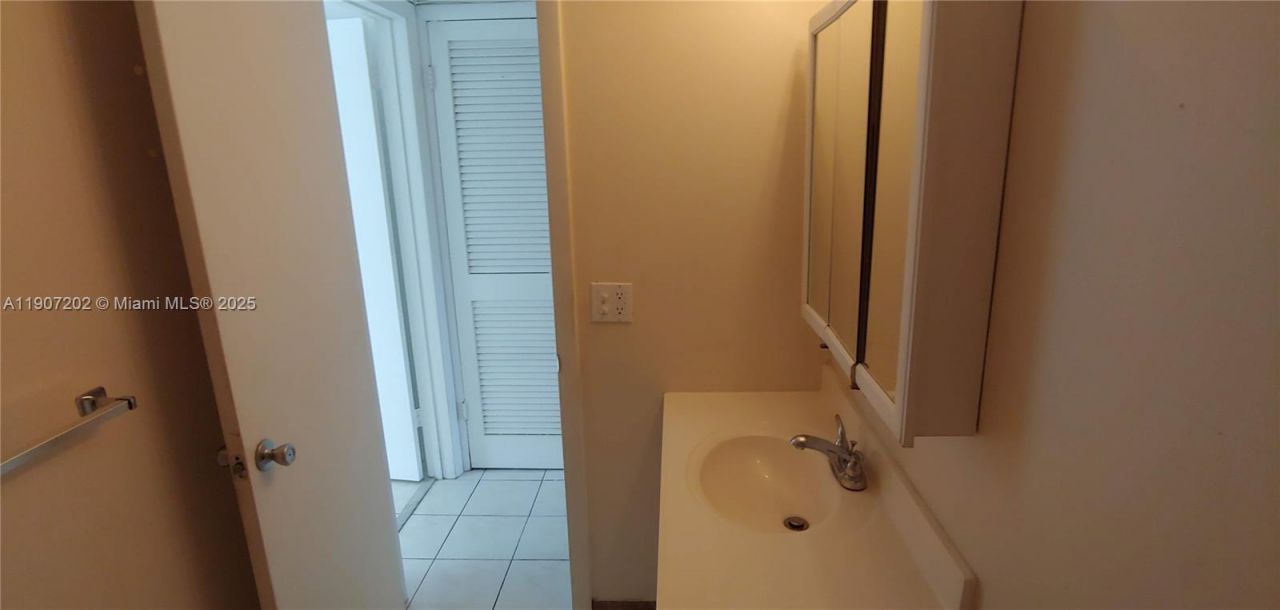 1400 NE 54th St, Unit 206, Fort Lauderdale, FL 33334 Photo