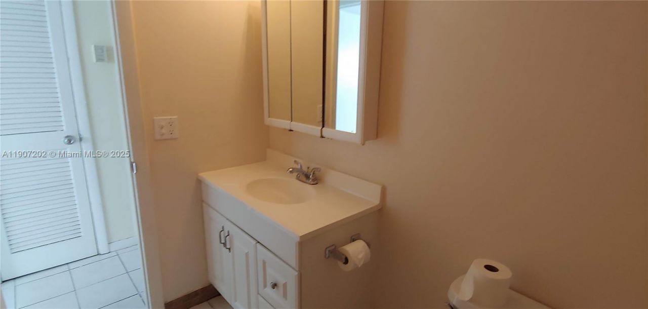 1400 NE 54th St, Unit 206, Fort Lauderdale, FL 33334 Photo