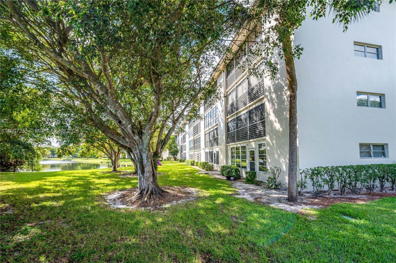 2101 Lucaya Bnd, Unit C1, Coconut Creek, FL 33066 Photo