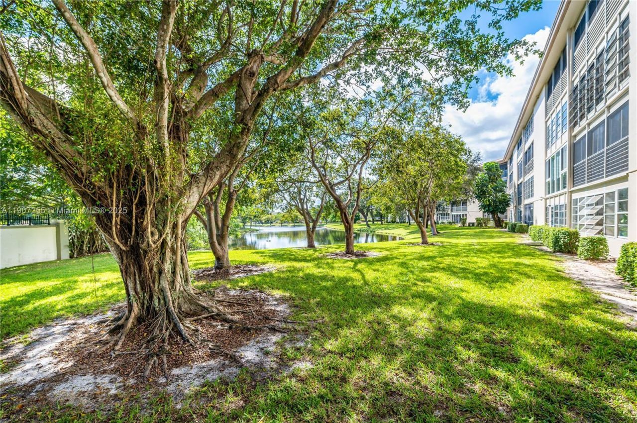 2101 Lucaya Bnd, Unit C1, Coconut Creek, FL 33066 Photo