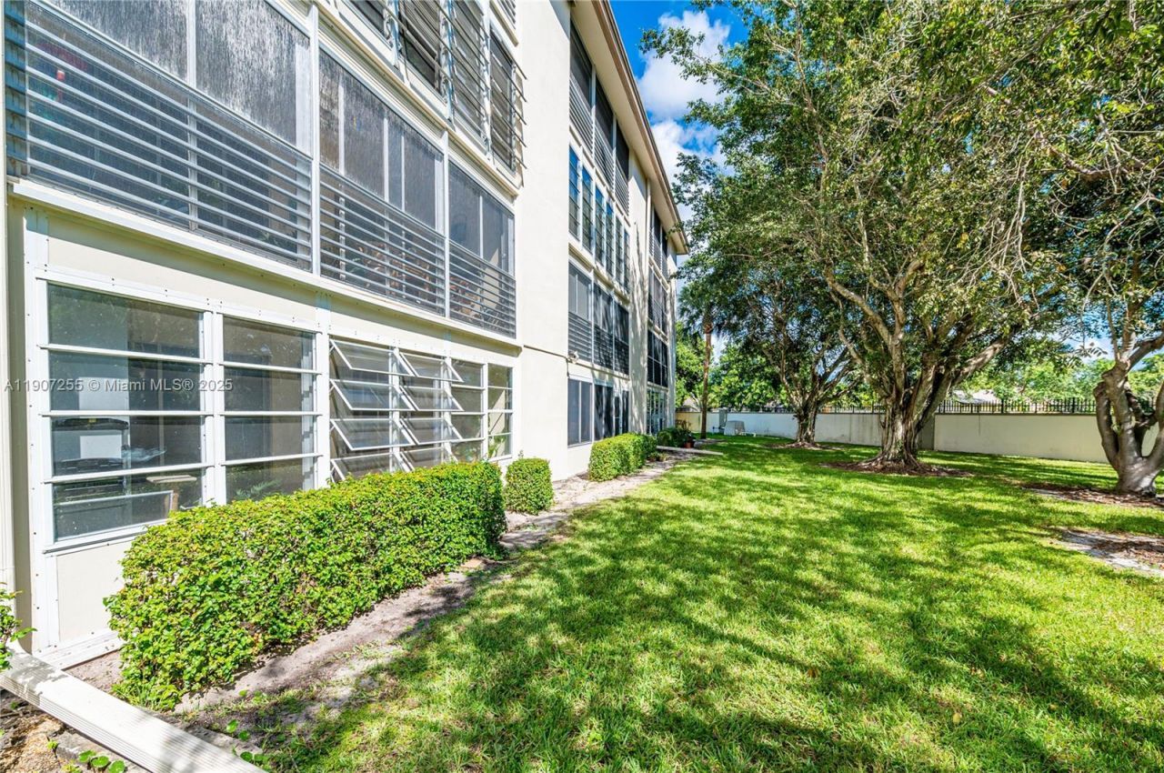 2101 Lucaya Bnd, Unit C1, Coconut Creek, FL 33066 Photo