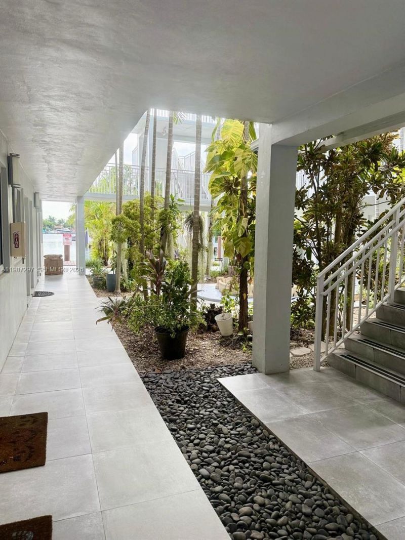 2430 NE 135th St, Unit 203, North Miami, FL 33181 Photo