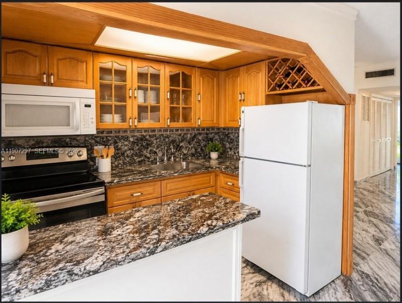 2430 NE 135th St, Unit 203, North Miami, FL 33181 Photo