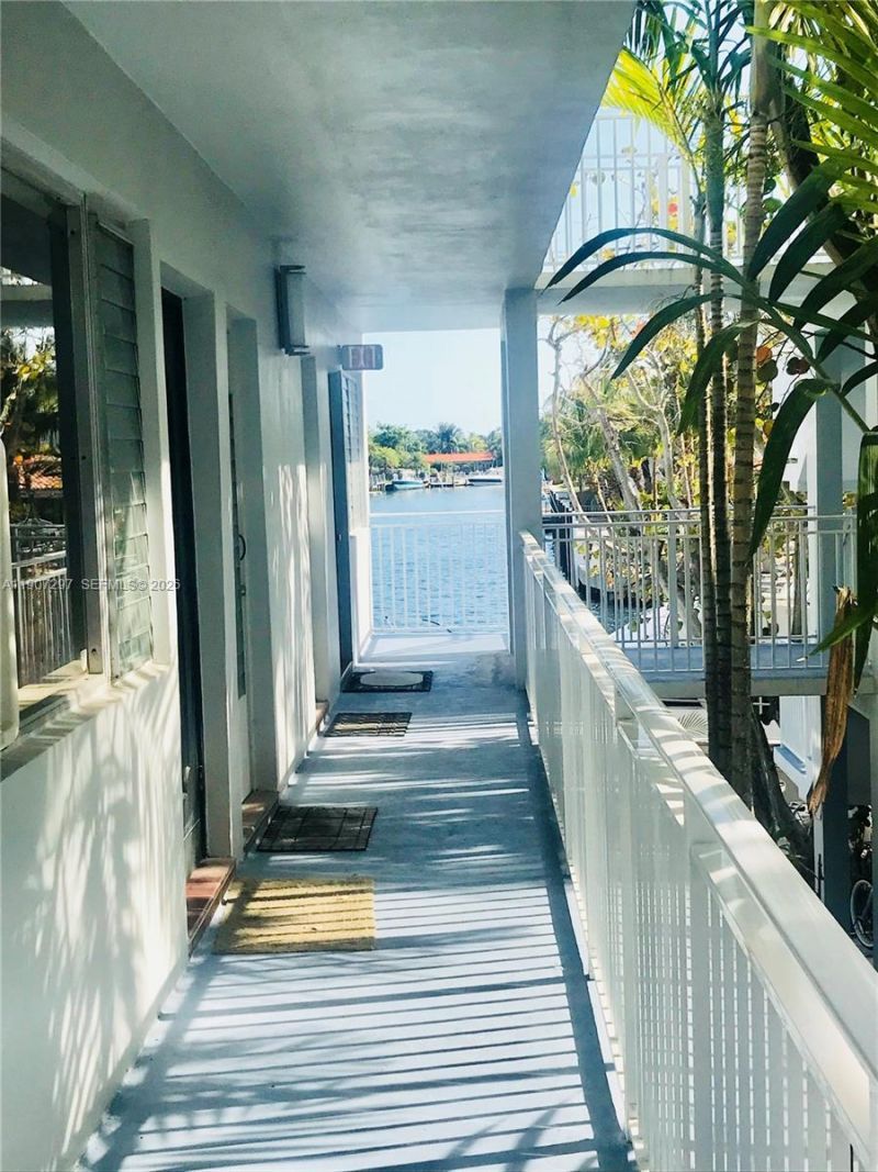 2430 NE 135th St, Unit 203, North Miami, FL 33181 Photo