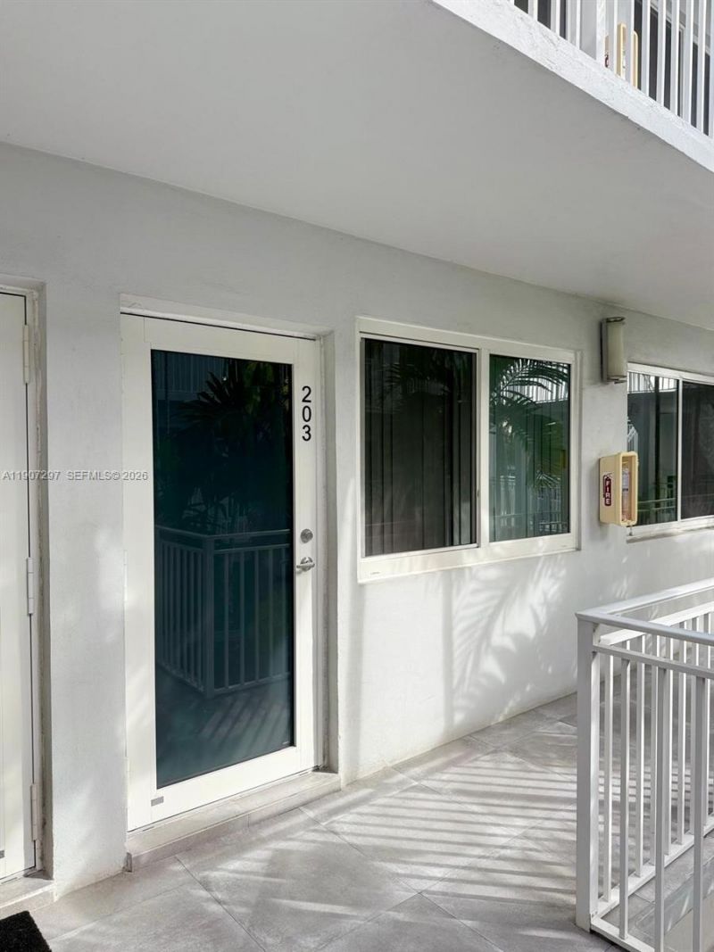 2430 NE 135th St, Unit 203, North Miami, FL 33181 Photo