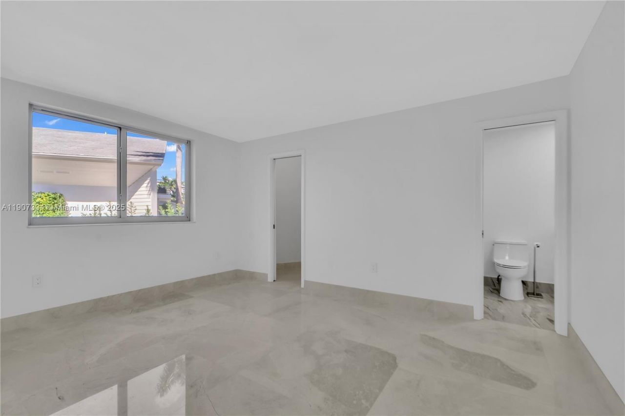 2089 NE 121st Rd, North Miami, FL 33181 Photo