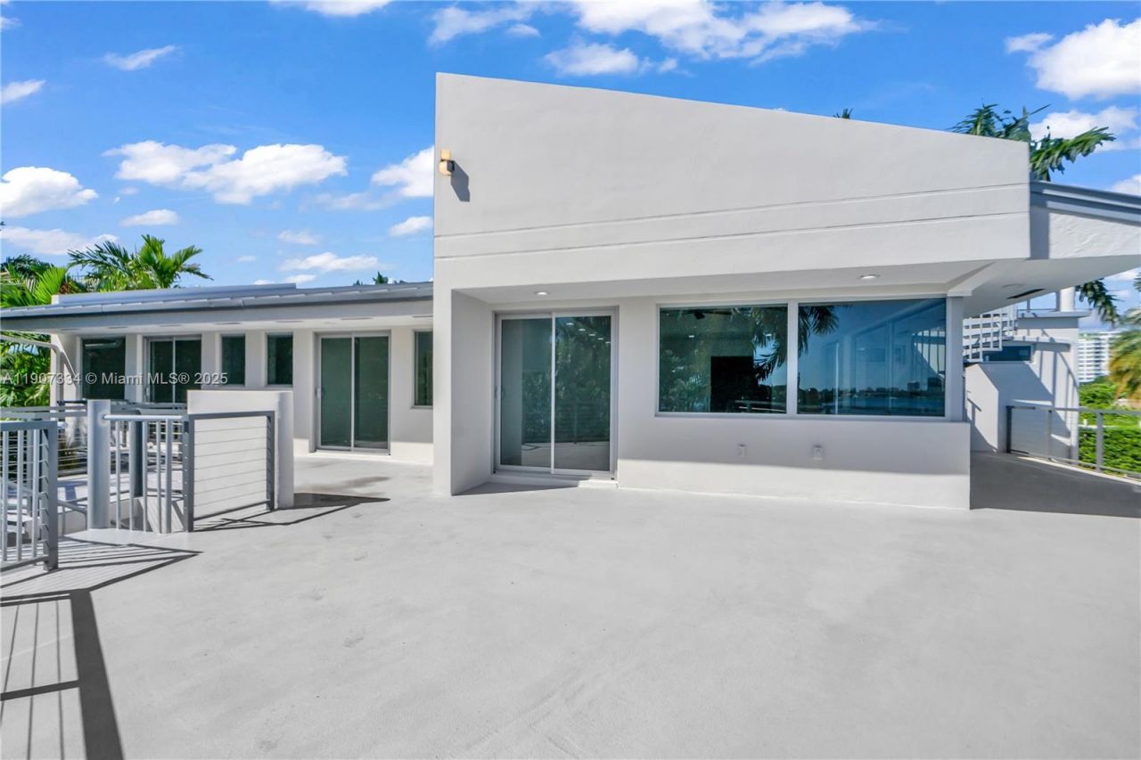 2089 NE 121st Rd, North Miami, FL 33181 Photo