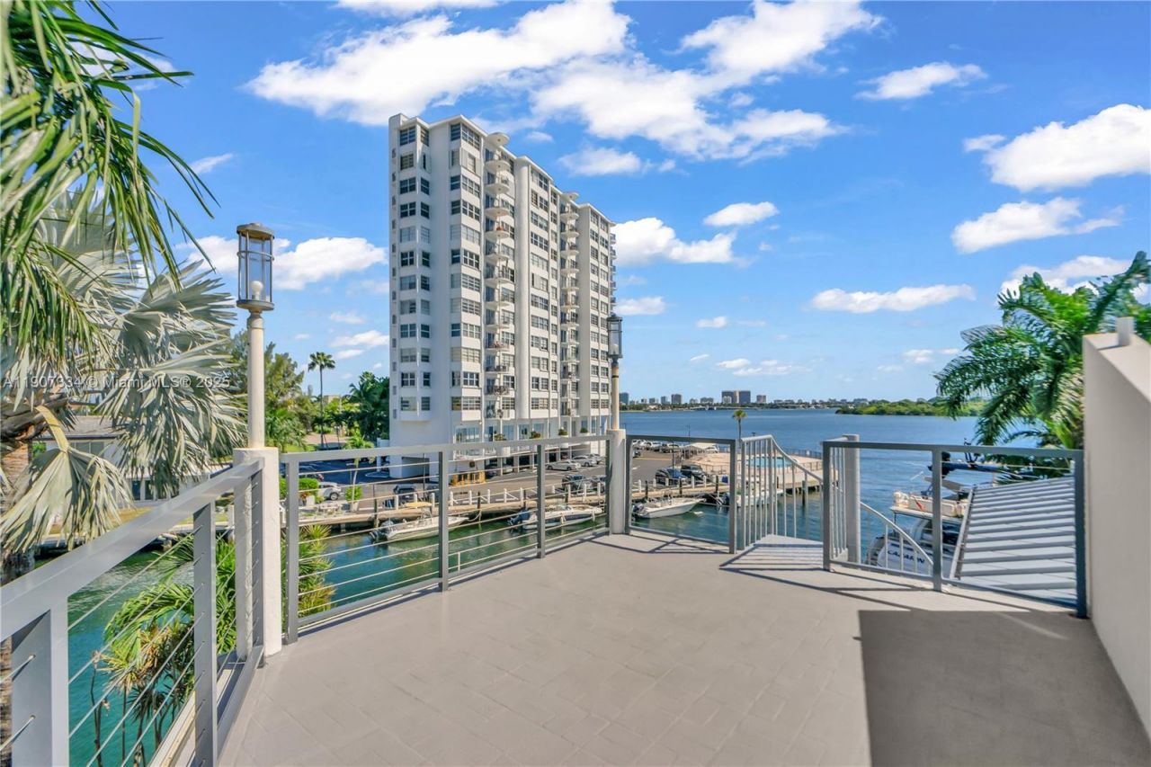 2089 NE 121st Rd, North Miami, FL 33181 Photo