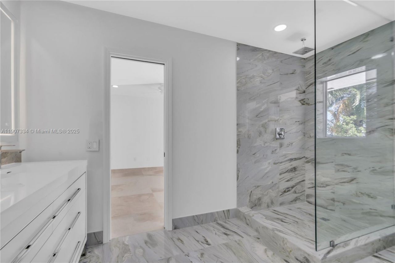 2089 NE 121st Rd, North Miami, FL 33181 Photo