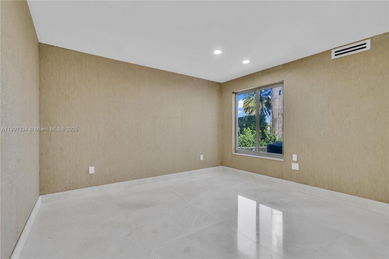 2089 NE 121st Rd, North Miami, FL 33181 Photo