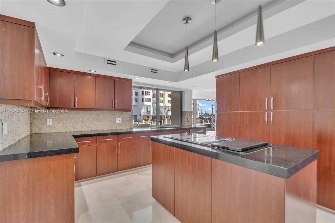 2089 NE 121st Rd, North Miami, FL 33181 Photo