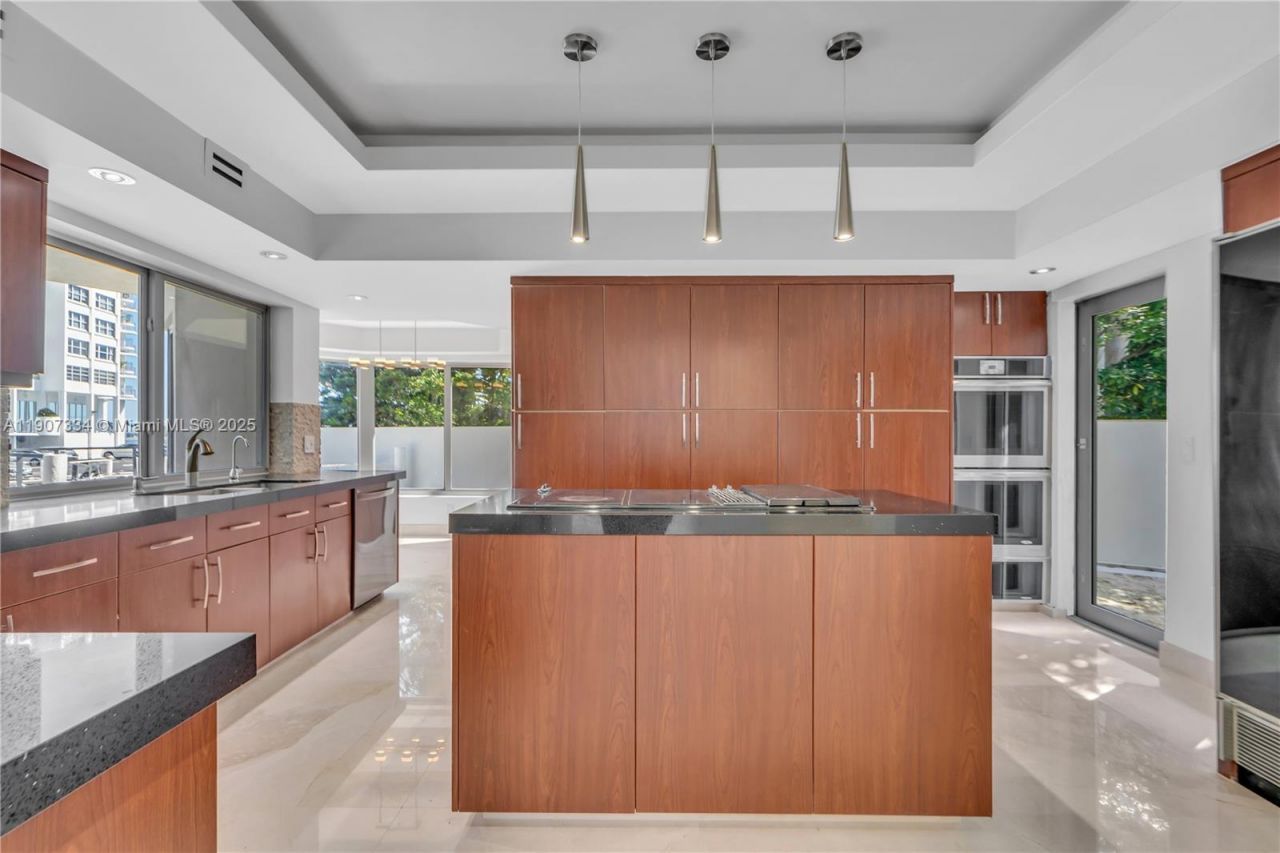 2089 NE 121st Rd, North Miami, FL 33181 Photo