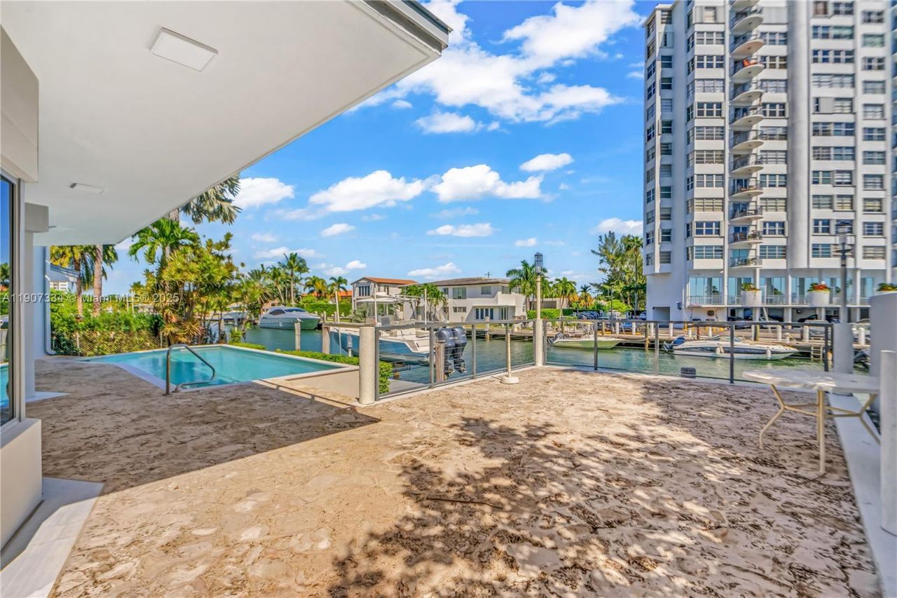 2089 NE 121st Rd, North Miami, FL 33181 Photo