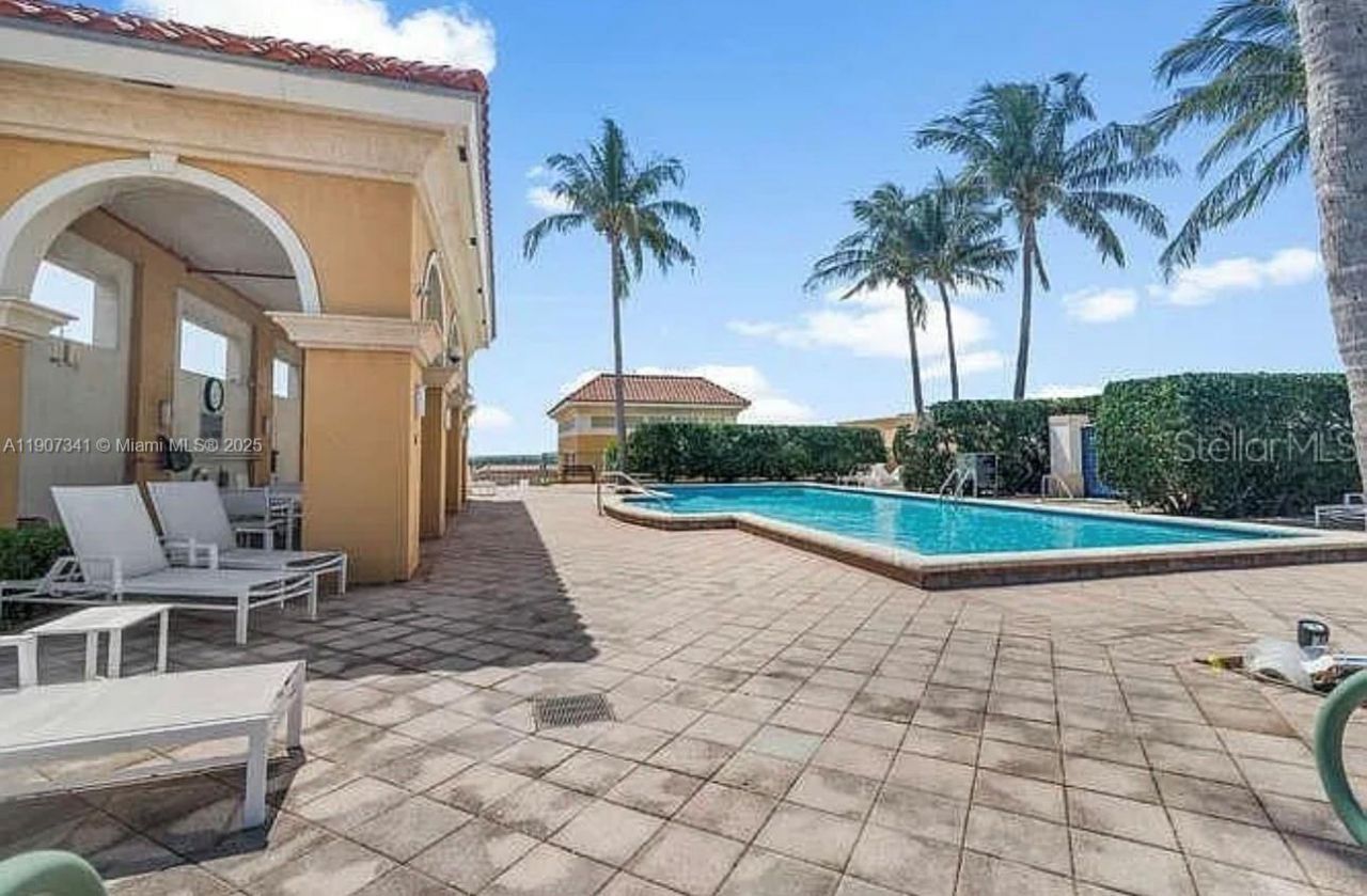 403 S Sapodilla Ave, Unit 104, West Palm Beach, FL 33401 Photo