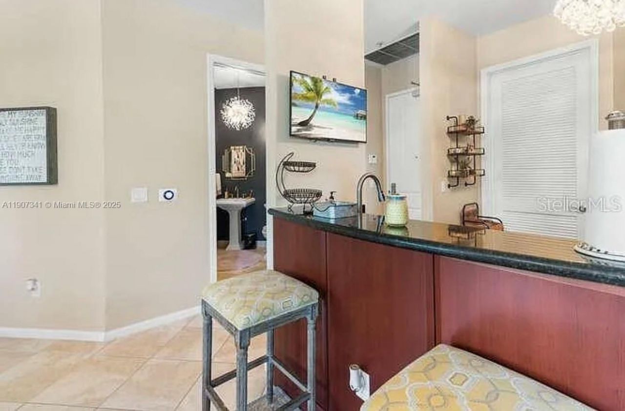 403 S Sapodilla Ave, Unit 104, West Palm Beach, FL 33401 Photo