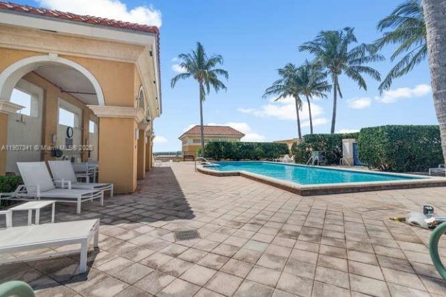 403 S Sapodilla Ave, Unit 104, West Palm Beach, FL 33401 Photo